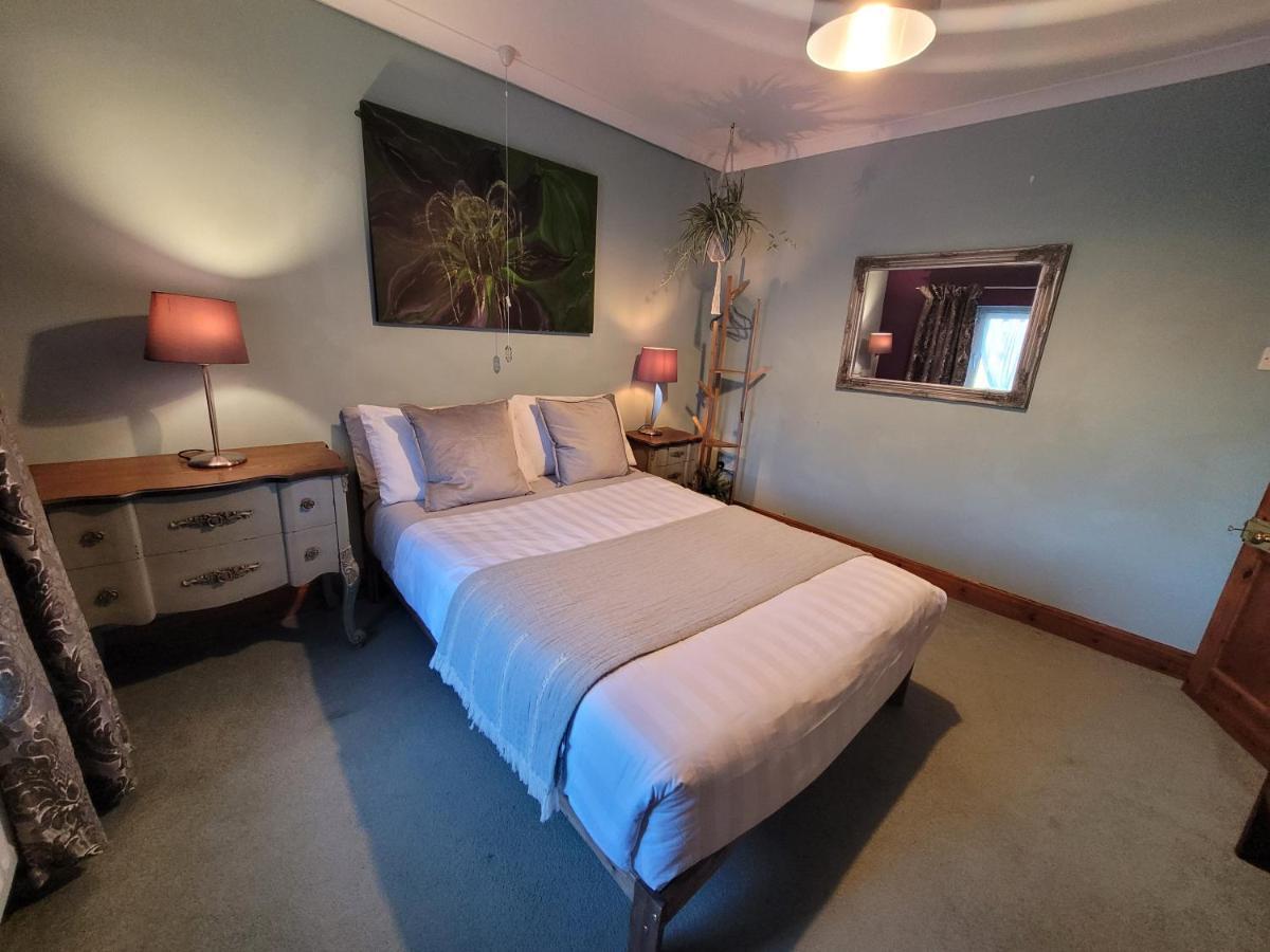 Farmhouse B&B Family Stay Or Romantic Break, On Our Smallholding Close To 나버스 외부 사진